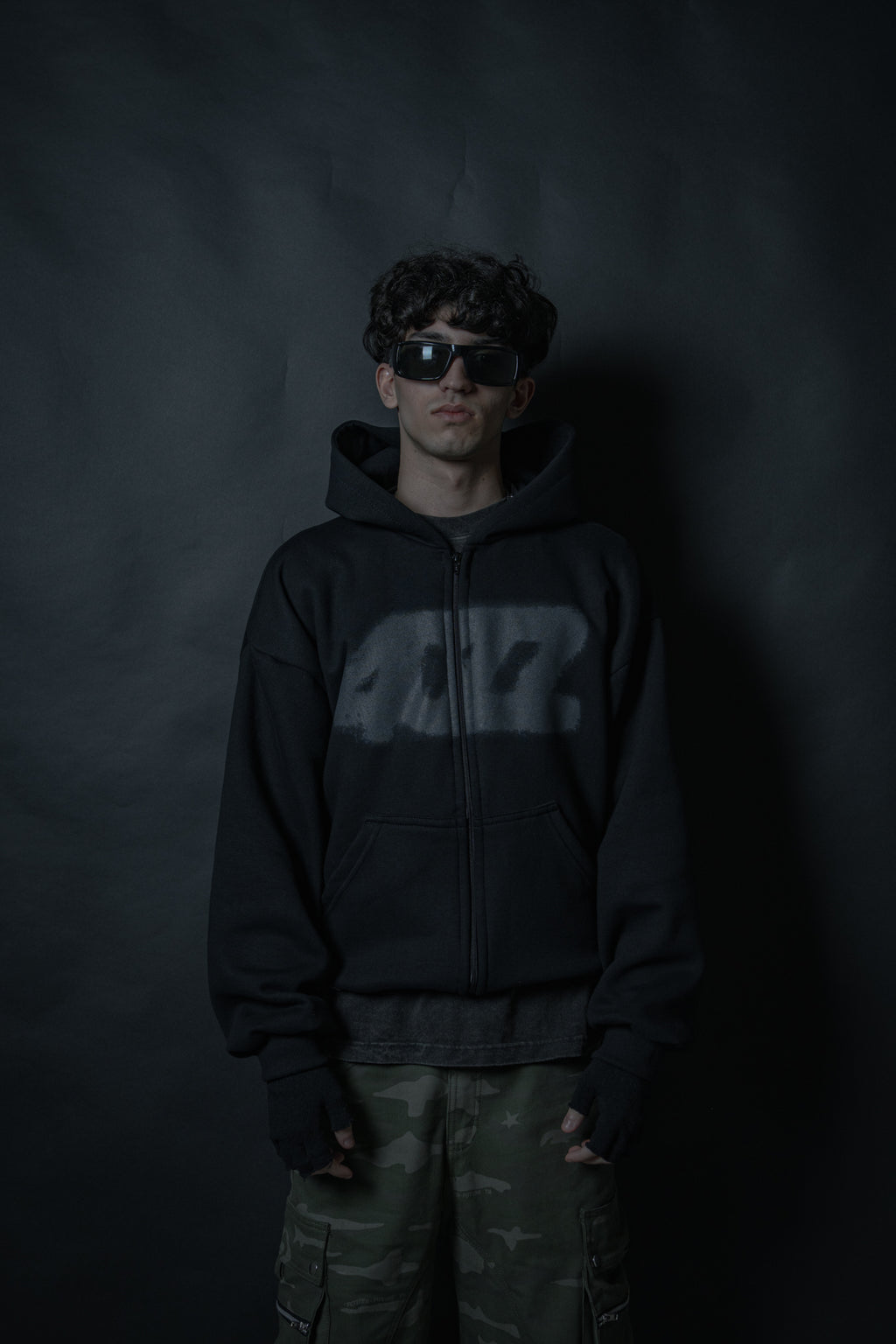 ZIP-HOODIE "NO-ZZ"