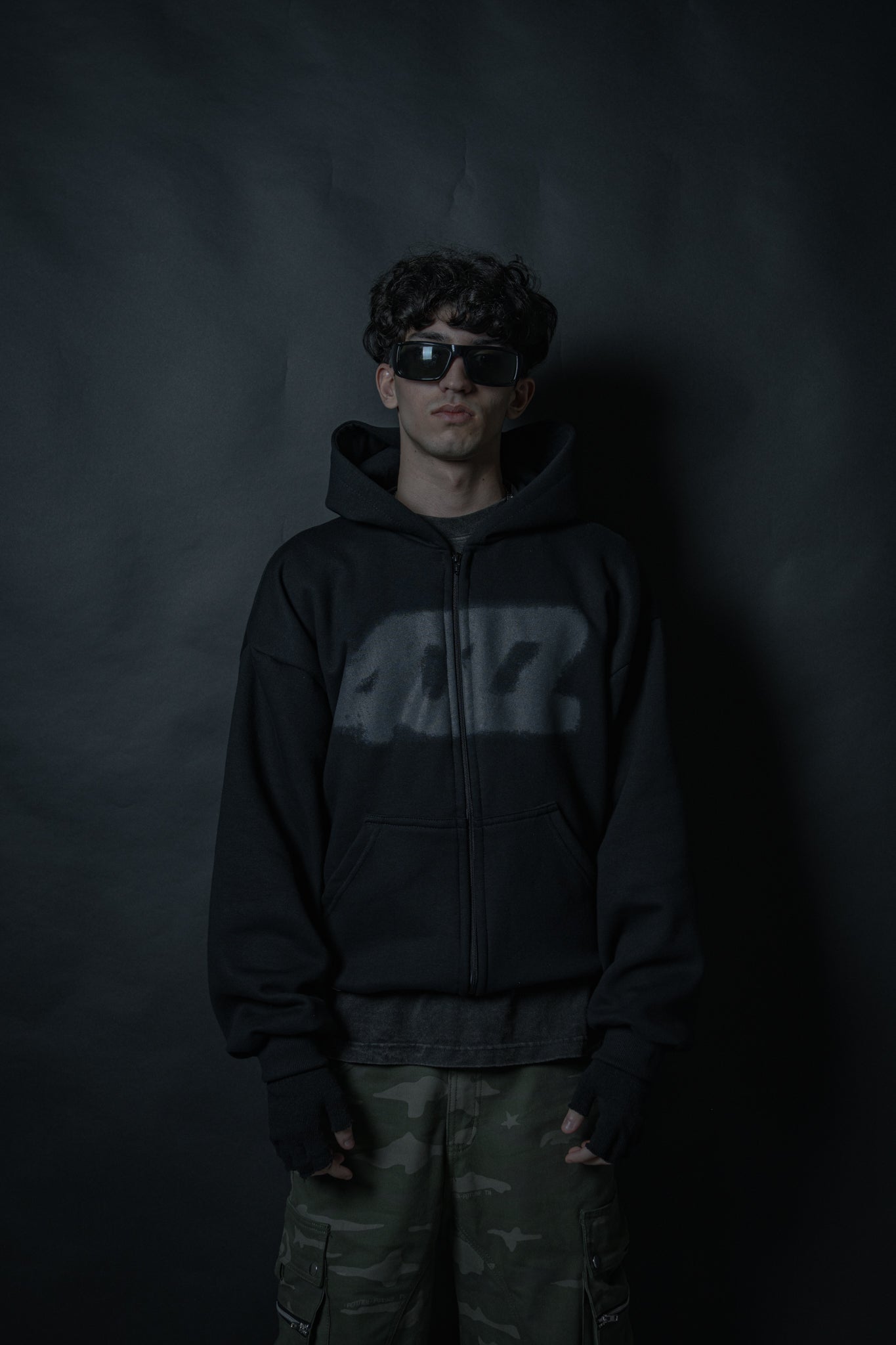 ZIP-HOODIE "NO-ZZ"
