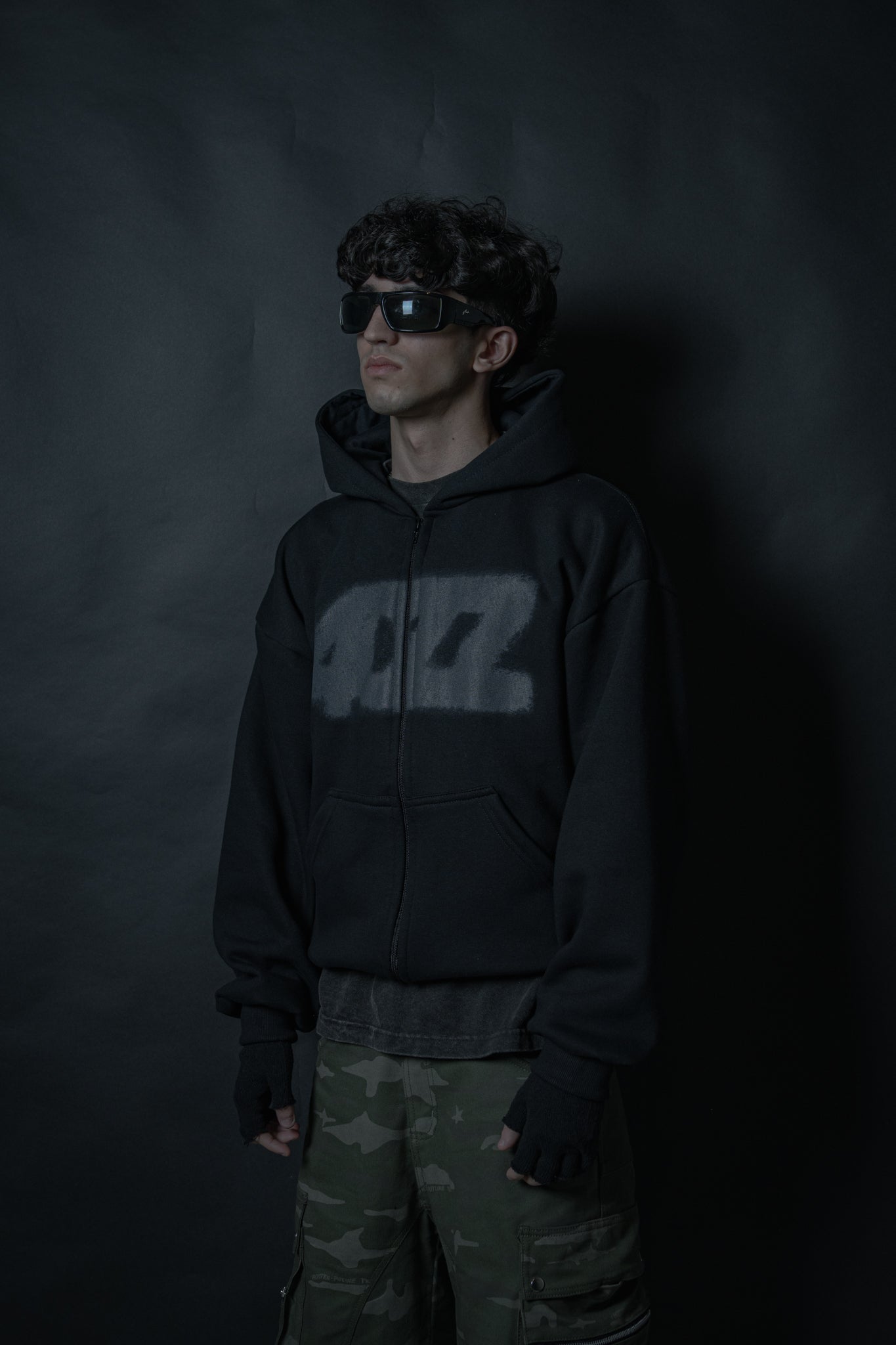 ZIP-HOODIE "NO-ZZ"