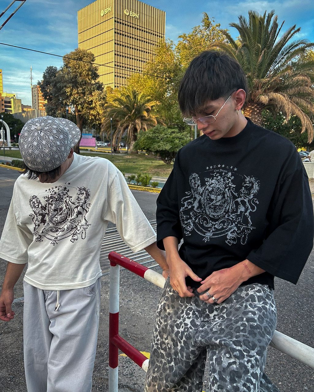 Tee Boxy "THE THRONE" BLACK